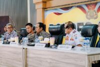 1766077523527-walkot-ngatiyana-tengah-saat-rapat-lintas-sektoral-jelang-nataru-1766056571073_169