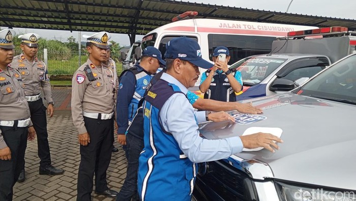 1766099067429-apel-gelar-pasukan-tol-cisumdawu-dan-pemberian-obat-vitamin-kepada-sopir-1766057900678_169