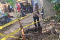 1766120726693-polisi-menunjukkan-lokasi-penemuan-mortir-di-bandung-barat-1766063119836_169