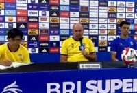 1766228719632-konferensi-pers-jelang-pertandingan-persib-bandung-vs-bhayangkara-fc-1766204392823_169