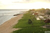 1766466330864-ngabuburit-di-pantai-sayang-heulang-garut-3_169