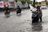 1766509511746-kondisi-banjir-di-jalan-ciremai-raya-cirebon-1740739196877_169