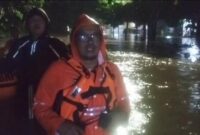 1766509514661-banjir-melanda-sejumlah-wilayah-di-kota-cirebon-1766496442636_169