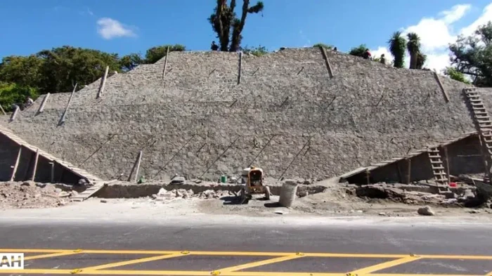 1766963072938-reruntuhan-piramida-kuno-ditemukan-saat-pembangunan-jalan-di-meksiko_169