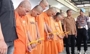 1767092751966-tujuh-muncikari-yang-diamankan-polres-tasikmalaya-kota-1767086081806_169