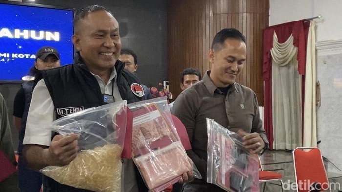 1767179141669-pink-lady-yang-disita-polisi-dari-rumah-industri-home-industry-di-lembursitu-kota-sukabumi-1767163532044_169