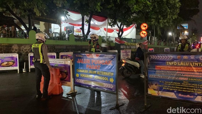 1767200724260-jalur-puncak-cianjur-ditutup-sementara-1767187359804_169