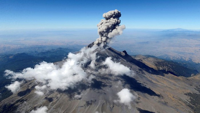 1767287098630-gunung-popocatepetl-meksiko-semburkan-abu-vulkanik-3_169