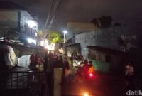 1767373514456-suasana-lokasi-kejadian-anak-hilang-di-tengah-banjir-di-kelurahan-tugujaya-kota-tasikmalaya-1767365350802_169