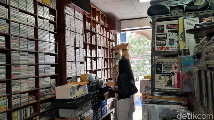 1767503167272-toko-kaset-pita-di-bandung-1767420158013_169