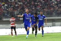 1767611153219-gelandang-persib-bandung-luciano-guaycochea-1764562737409_169