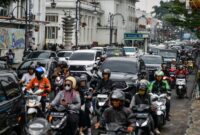 1767762338091-potret-kemacetan-di-kota-bandung-saat-libur-panjang-1_169