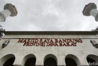 1767805515720-potret-terkini-masjid-raya-bandung-1741089523545_169