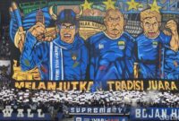 1767870315302-koreo-suporter-saat-persib-lawan-persis-di-stadion-gbla-1748086913871_169