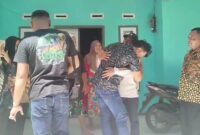 1767956741917-momen-pertemuan-korban-tppo-di-kamboja-dengan-keluarga-di-tasikmalaya-1767931502800_169