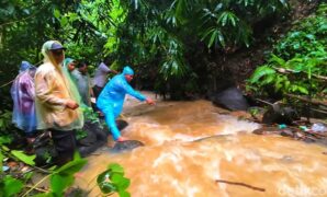 1768021512517-lokasi-penemuan-mayat-tanpa-kepala-di-ciracap-kabupaten-sukabumi-saat-di-lokasi-kondisi-sungai-deras-karena-hujan-1767944072768_169