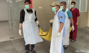 1768043094088-jasad-saat-akan-diautopsi-di-rs-bhayangkara-setukpa-kota-sukabumi-1768042112984_169