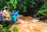 1768043107432-lokasi-penemuan-mayat-tanpa-kepala-di-ciracap-kabupaten-sukabumi-saat-di-lokasi-kondisi-sungai-deras-karena-hujan-1767944072768_169