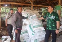 1768064694652-penyerahan-bantuan-tanaman-kelapa-genjah-pengganti-sawit-di-kuningan-1768025617684_169