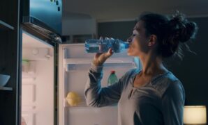 1768064697117-minum-air-putih-sebelum-tidur-detikhealth-1752827150016_169