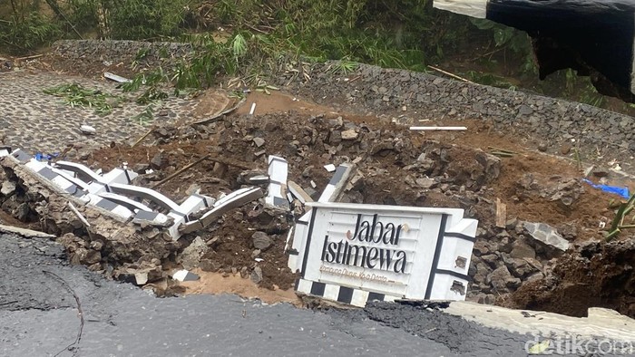 1768129505260-kondisi-longsoran-tpt-jabar-istimewa-di-sukabumi-1768121316893_169