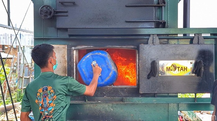 1768129512463-pengolahan-sampah-menggunakan-insenerator-di-kabupaten-bandung-1757491105834_169