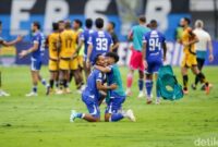 1768194310885-kalahkan-persija-1-0-maung-bandung-juara-paruh-musim-1768134392948_169