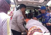 1769166326010-evakuasi-korban-yang-selamat-dari-terjangan-ombak-besar-jumat-2312026-1769160251285_169