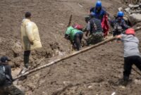 1769252735866-evakuasi-korban-bencana-tanah-longsor-di-cisarua-1769242240547_169