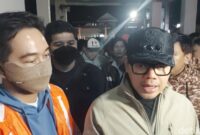 1769274322283-wamendagri-bima-arya-sugiarto-didampingi-bupati-bandung-barat-jeje-ritchie-ismail-di-pengungsian-korban-longsor-1769259429752_169