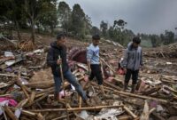 1769425526418-evakuasi-korban-bencana-tanah-longsor-di-cisarua-1769242240360_169