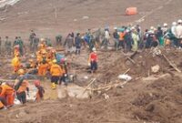 1769447119371-petugas-melakukan-operasi-sar-di-lokasi-longsor-cisarua-1769413584112_43