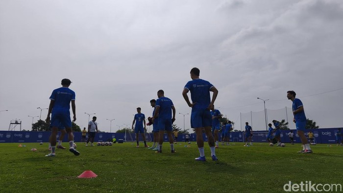 1769490311858-latihan-persib-bandung-1769484458434_169