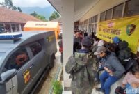 1769511924583-suasana-posko-dvi-polda-jawa-barat-di-desa-pasirlangu-1769506789729_169