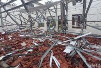 1769511934274-kondisi-atap-kantor-disnaker-kota-cirebon-yang-ambruk-1769497110892_169